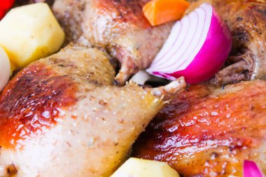 sebze ve patates, seçici odak ile yükseltilmiş ördek bacaklar