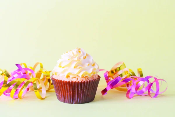 Cupcakes Een Heldere Feestelijke Achtergrond — Stockfoto