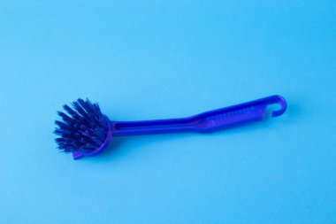 üzerinde mavi bir arka plan temizleme fırçası