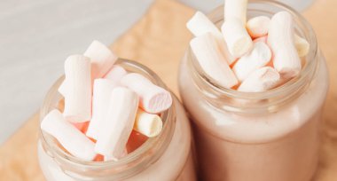 kakao marshmallows ve çerezler ile