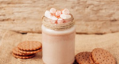 kakao marshmallows ve çerezler ile