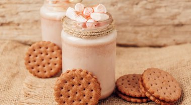 kakao marshmallows ve çerezler ile