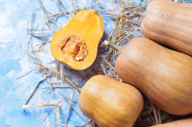 Kabak saman ahşap arka plan üzerinde üzerinde