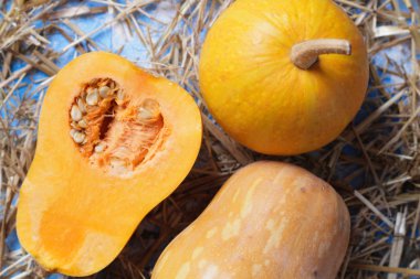 Kabak saman ahşap arka plan üzerinde üzerinde