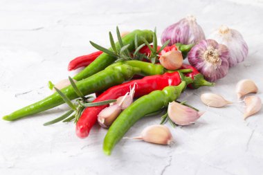 Biber baharat ahşap tablo ile yakın çekim