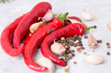 Biber baharat ahşap tablo ile yakın çekim