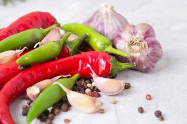 Biber baharat ahşap tablo ile yakın çekim