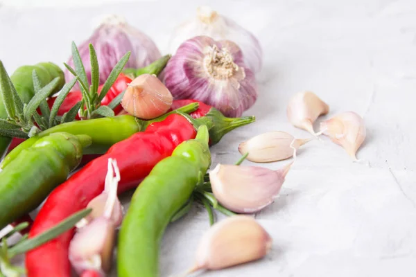 Paprika Mit Gewürzen Auf Holztisch Aus Nächster Nähe — Stockfoto