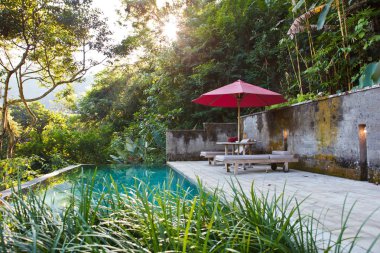 orman tropik havuzlu villa