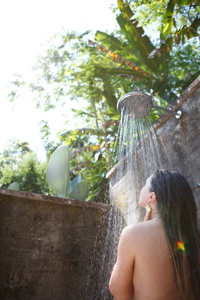 Women Tropic Shower — Stock Photo, Image
