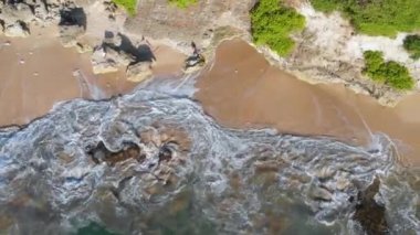 okyanus vahşi plaj dalgalar kayalar