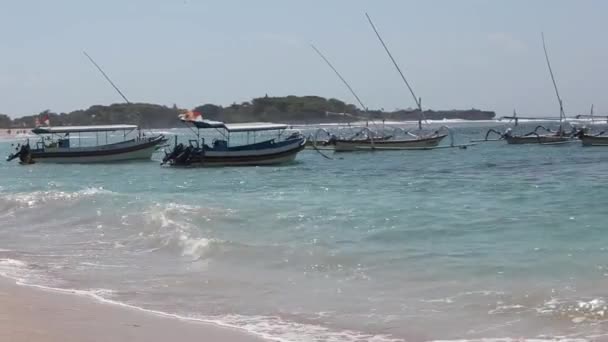 Barcos Pescadores Video Imágenes Del Océano Con Sonido — Vídeos de Stock