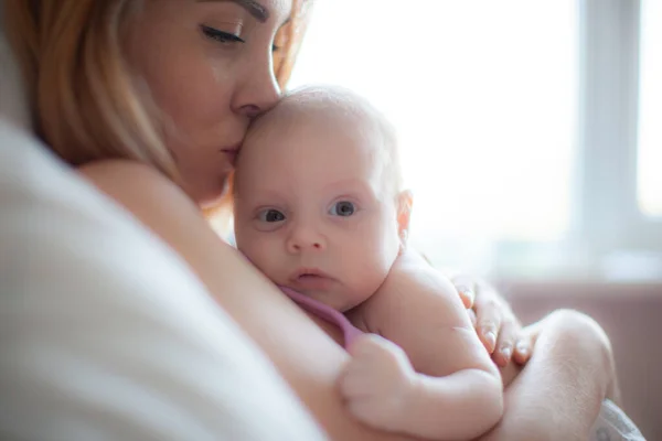 New Baby Born Mother Hands — Stock Photo, Image