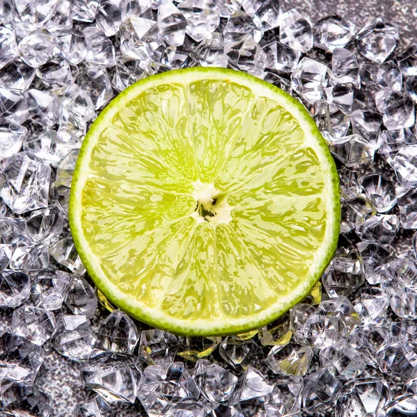 Färska Limeskivor Isen — Stockfoto