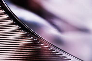 Soyut metalik güçlü ve ince çizgiler siyah arka plan bulanıklık