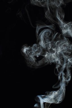 Siyah arkaplanda beyaz duman dokusu
