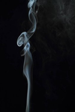 Siyah arkaplanda beyaz duman dokusu