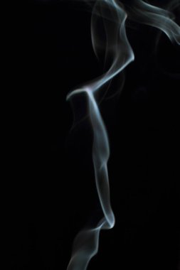 Siyah arkaplanda beyaz duman dokusu