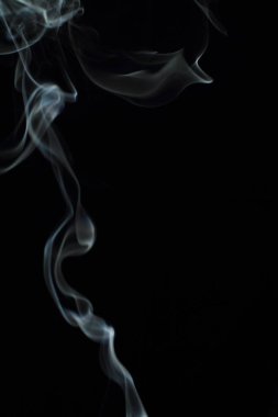 Siyah arkaplanda beyaz duman dokusu