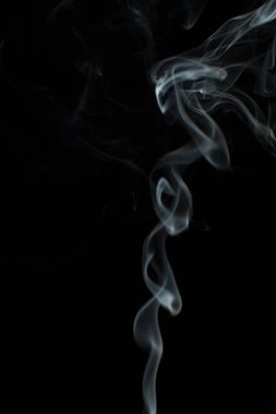 Siyah arkaplanda beyaz duman dokusu