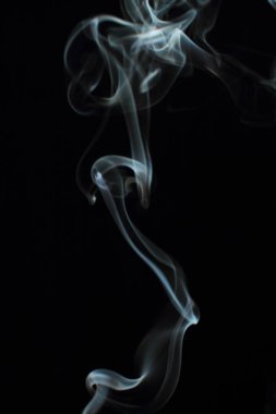 Siyah arkaplanda beyaz duman dokusu