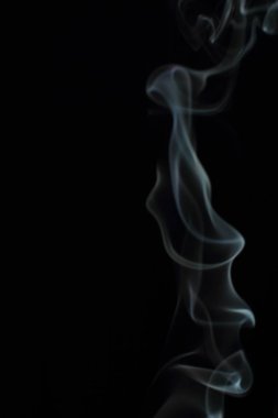 Siyah arkaplanda beyaz duman dokusu