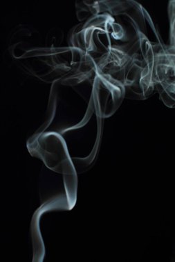 Siyah arkaplanda beyaz duman dokusu