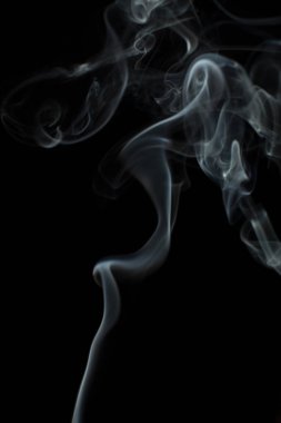 Siyah arkaplanda beyaz duman dokusu