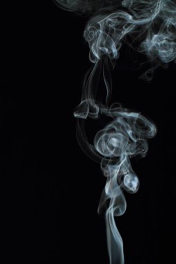 Siyah arkaplanda beyaz duman dokusu