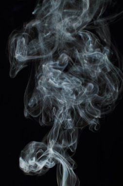 Siyah arkaplanda beyaz duman dokusu
