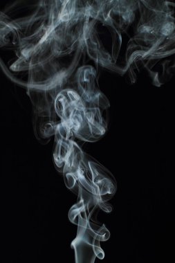 Siyah arkaplanda beyaz duman dokusu