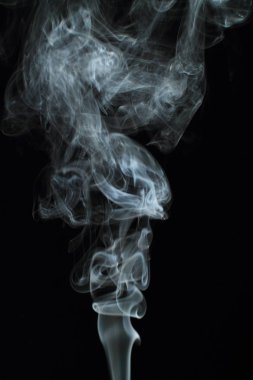 Siyah arkaplanda beyaz duman dokusu