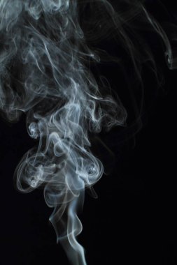 Siyah arkaplanda beyaz duman dokusu