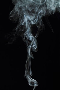 Siyah arkaplanda beyaz duman dokusu