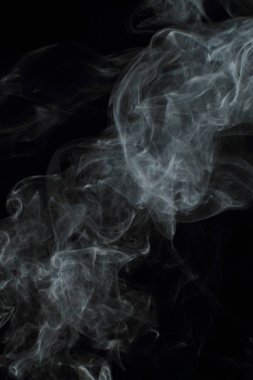 Siyah arkaplanda beyaz duman dokusu