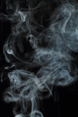Siyah arkaplanda beyaz duman dokusu