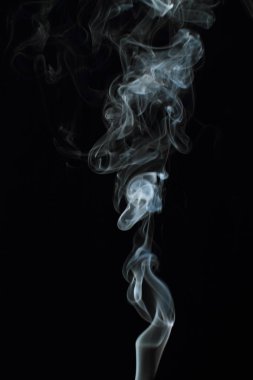 Siyah arkaplanda beyaz duman dokusu