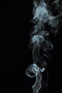 Siyah arkaplanda beyaz duman dokusu