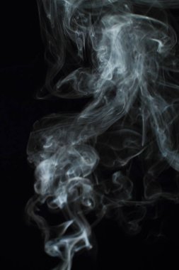 Siyah arkaplanda beyaz duman dokusu