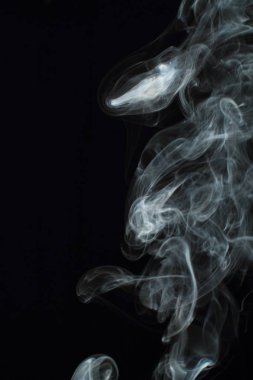 Siyah arkaplanda beyaz duman dokusu