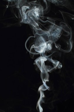 Siyah arkaplanda beyaz duman dokusu