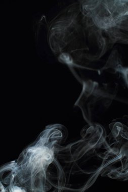 Siyah arkaplanda beyaz duman dokusu