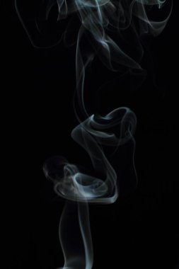 Siyah arkaplanda beyaz duman dokusu