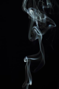 Siyah arkaplanda beyaz duman dokusu