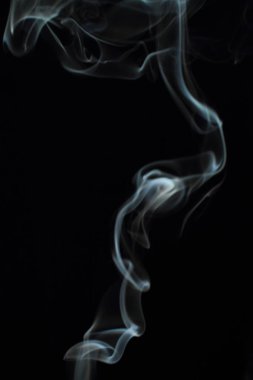 Siyah arkaplanda beyaz duman dokusu