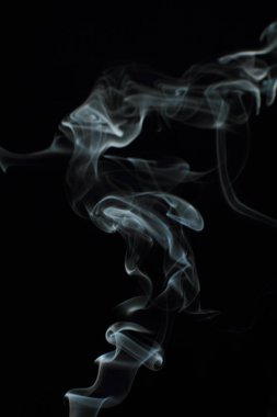 Siyah arkaplanda beyaz duman dokusu