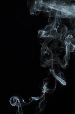 Siyah arkaplanda beyaz duman dokusu