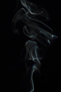Siyah arkaplanda beyaz duman dokusu