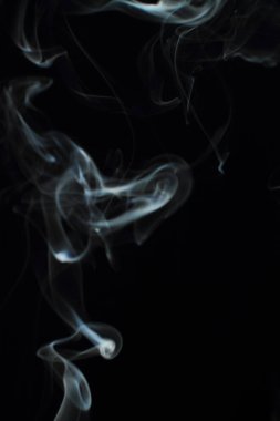 Siyah arkaplanda beyaz duman dokusu