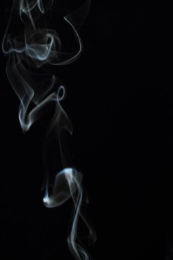 Siyah arkaplanda beyaz duman dokusu